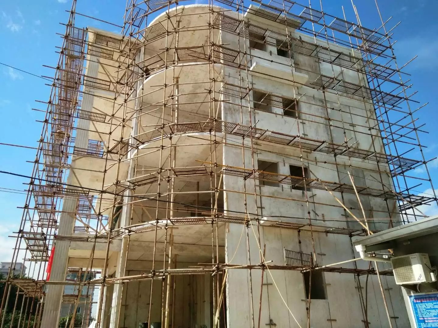 田家庵星河绿色环保装配式建材在福建修建的五层别墅建筑